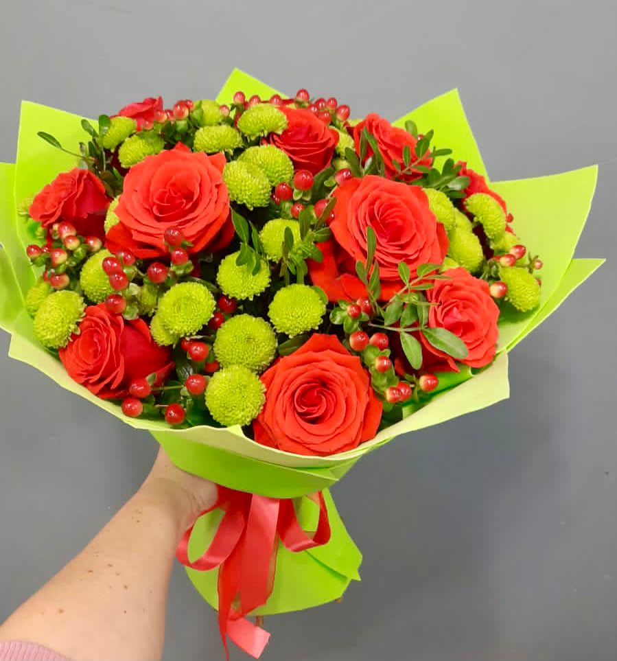 Букет цветов из: Хризантемы и Розы в Подхожее