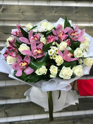 Букет цветов из: Розы и Хризантемы в Подхожее