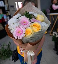 Букет цветов из:  Герберы, Розы и Хризантемы в Подхожее