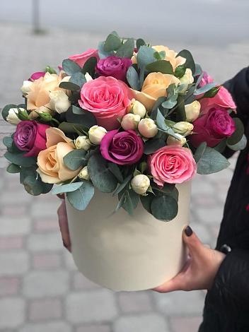 Цветочная композиция из Розы в шляпной коробке в Подхожее