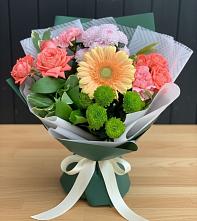 Букет цветов из:  Гвоздики, Розы, Герберы и Хризантемы #REPLACE_PRED# Подхожее