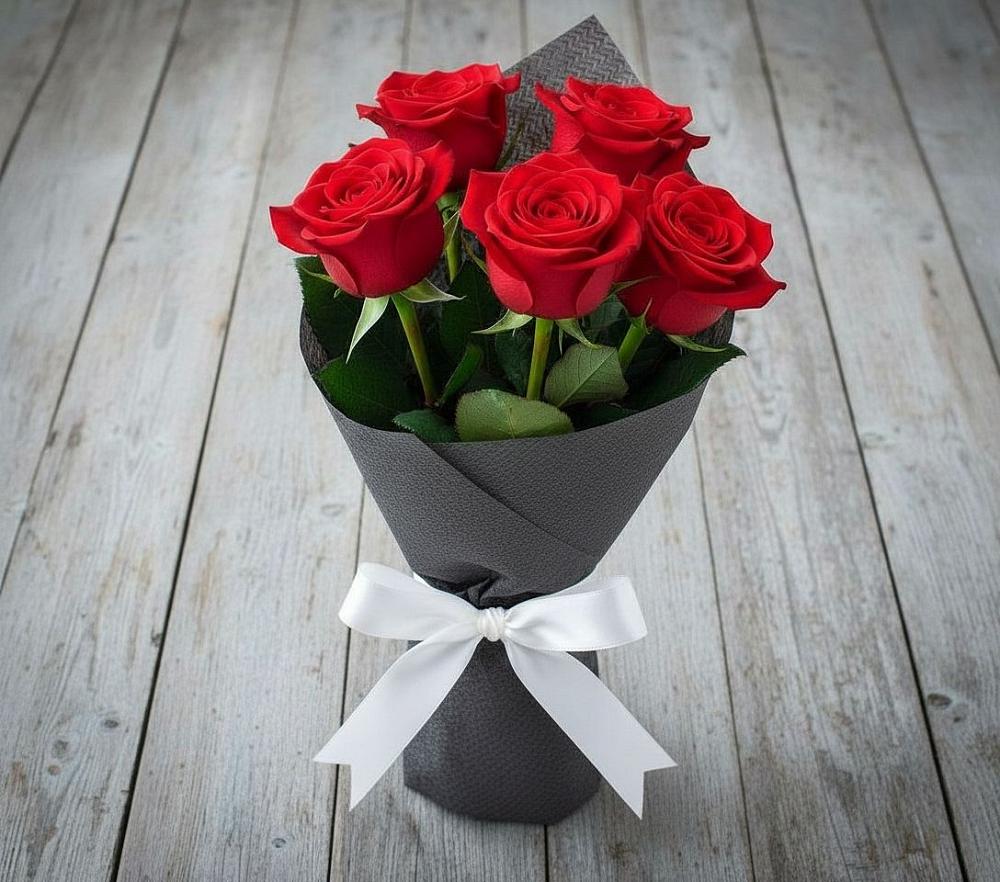 Букет 5 Красных роз Эдлесс Лав в Подхожее