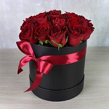 Цветочная композиция из Розы в шляпной коробке в Подхожее