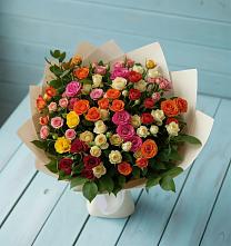 Букет Микс из разноцветных кустовых роз в Подхожее